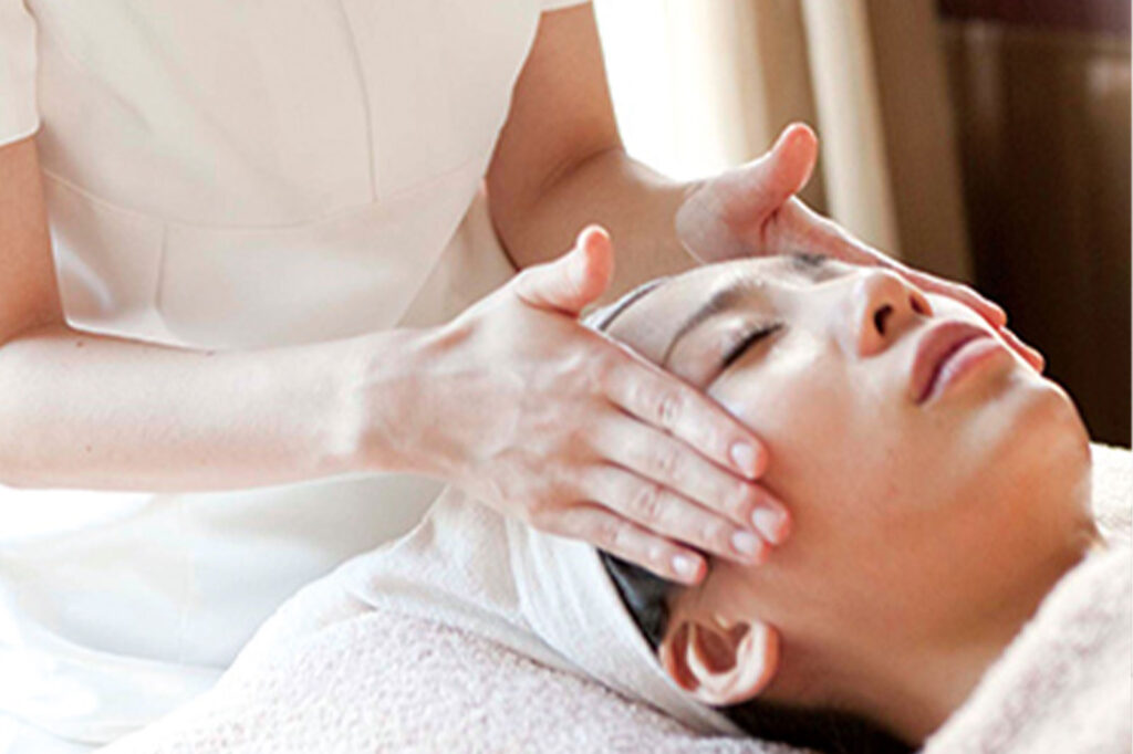 肌再生プレミアムピール(コラーゲンピール)をご存知ですか。
肌深層を刺激し、ハリ・透明感を改善