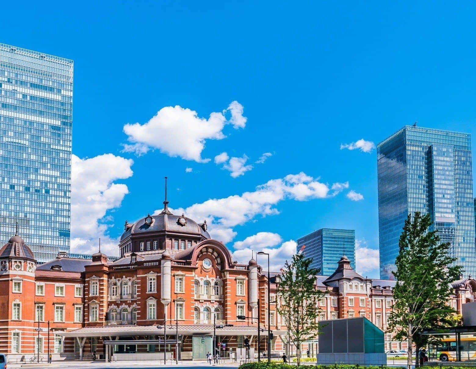 東京駅から徒歩３分の好立地。エグゼクティブラウンジをご用意